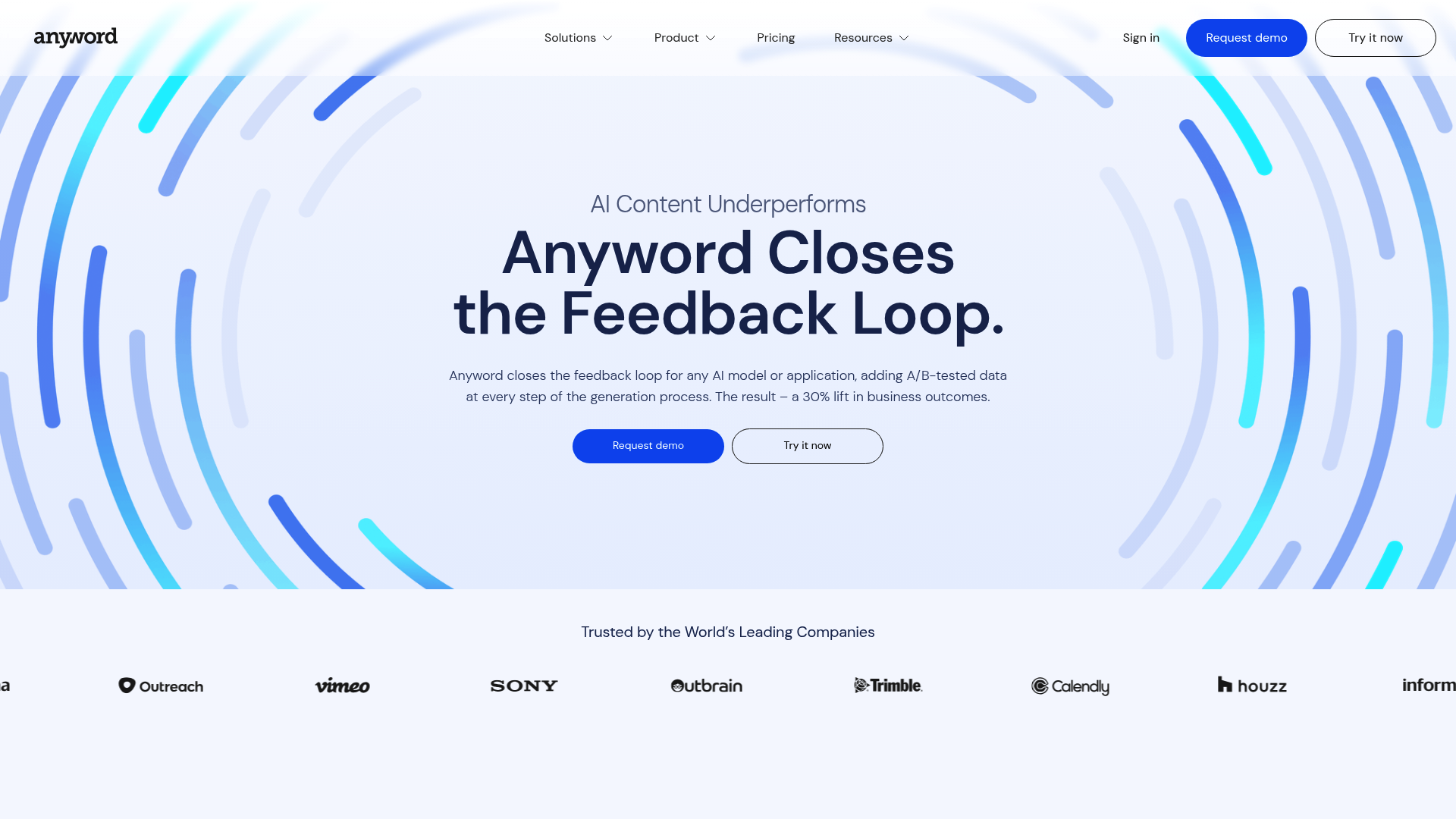 La página de inicio principal de Anyword, destacando su enfoque en textos basados en datos y predicción de rendimiento para equipos de marketing.