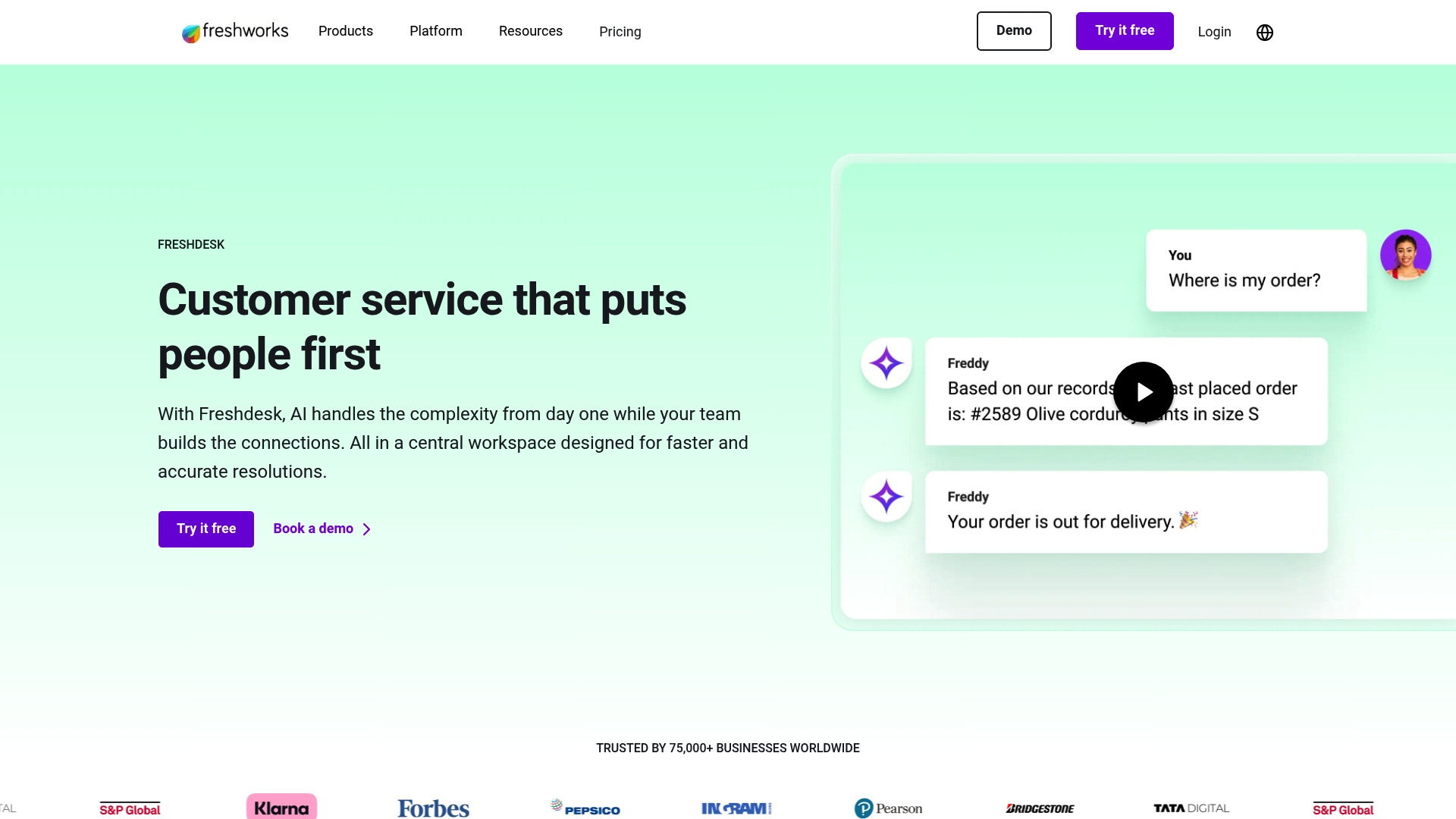 主要なヘルプデスクソフトウェアであるFreshdeskのホームページのスクリーンショット。
