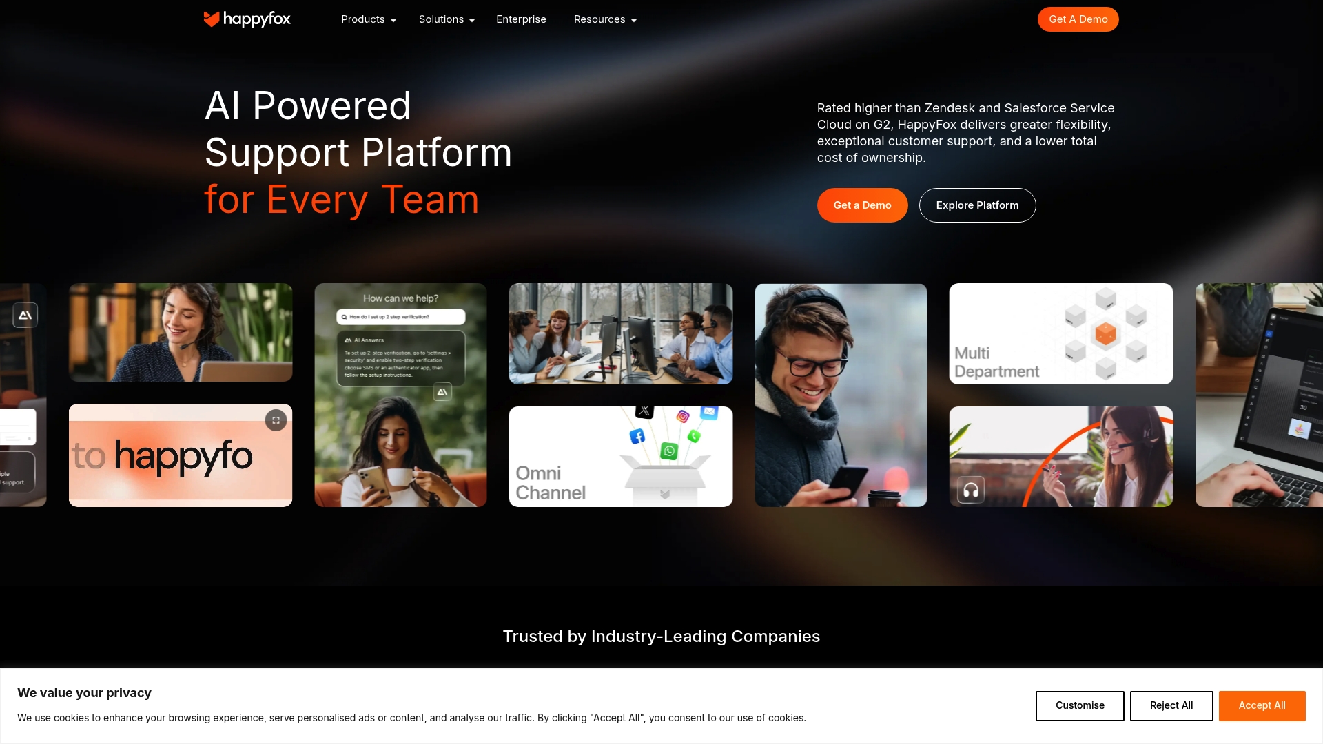 柔軟なヘルプデスクソフトウェアであるHappyFoxのホームページのスクリーンショット。